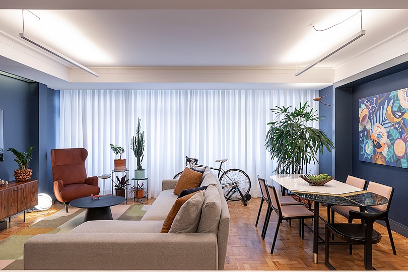 sala de jantar com parede azul