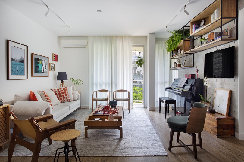 apartamento com piano na sala