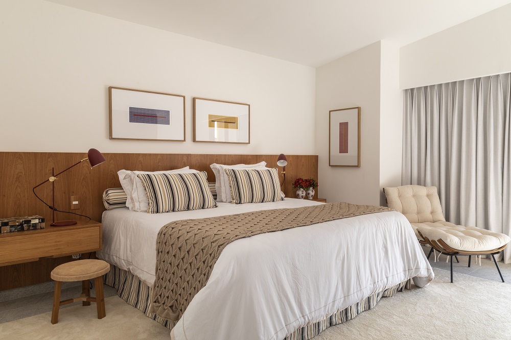 cama de casal com saia e enxoval