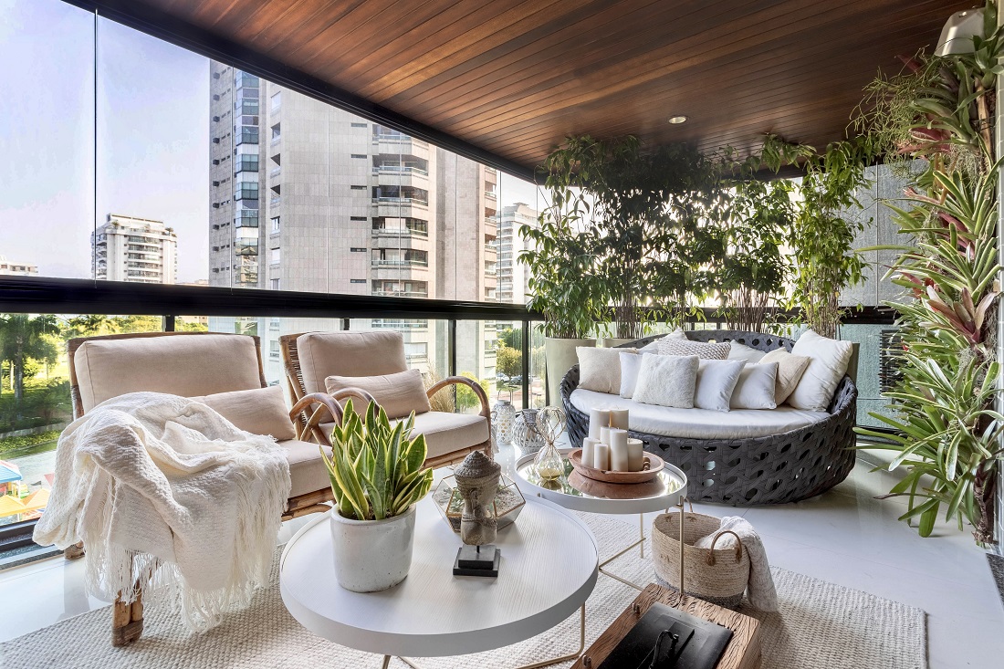 varanda com muitas plantas