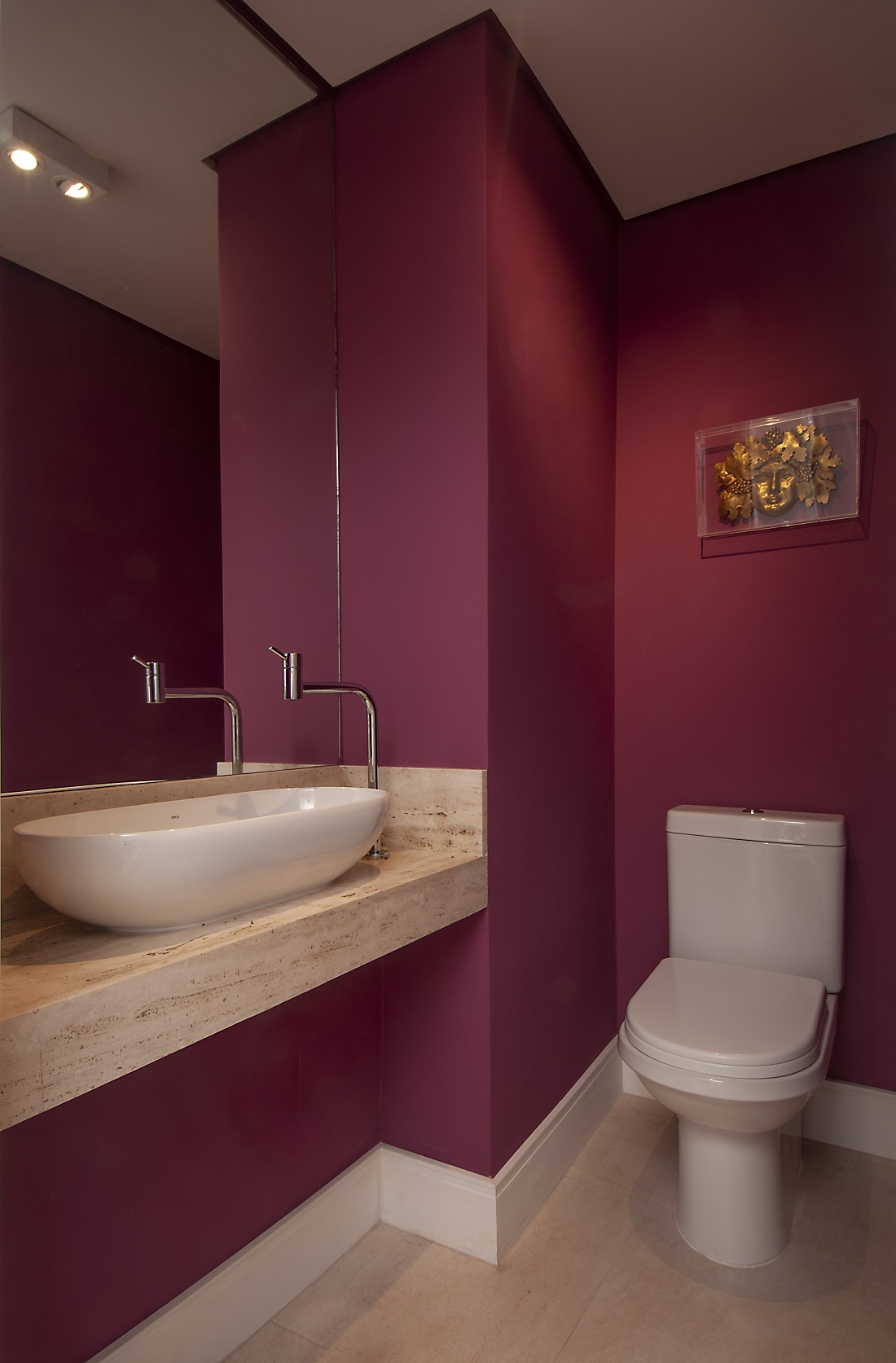 lavabo com parede colorida