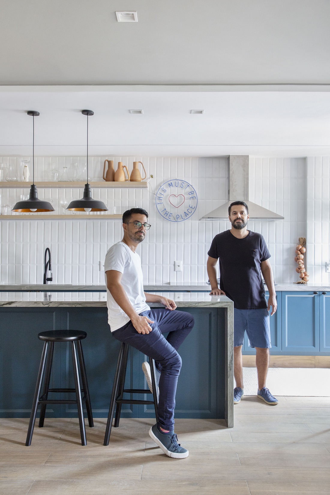 apartamento com decor minimalista e neutro