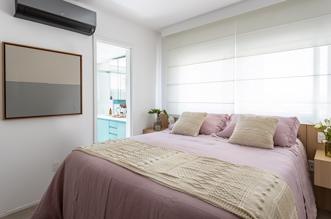 quarto de casal do apê com cores