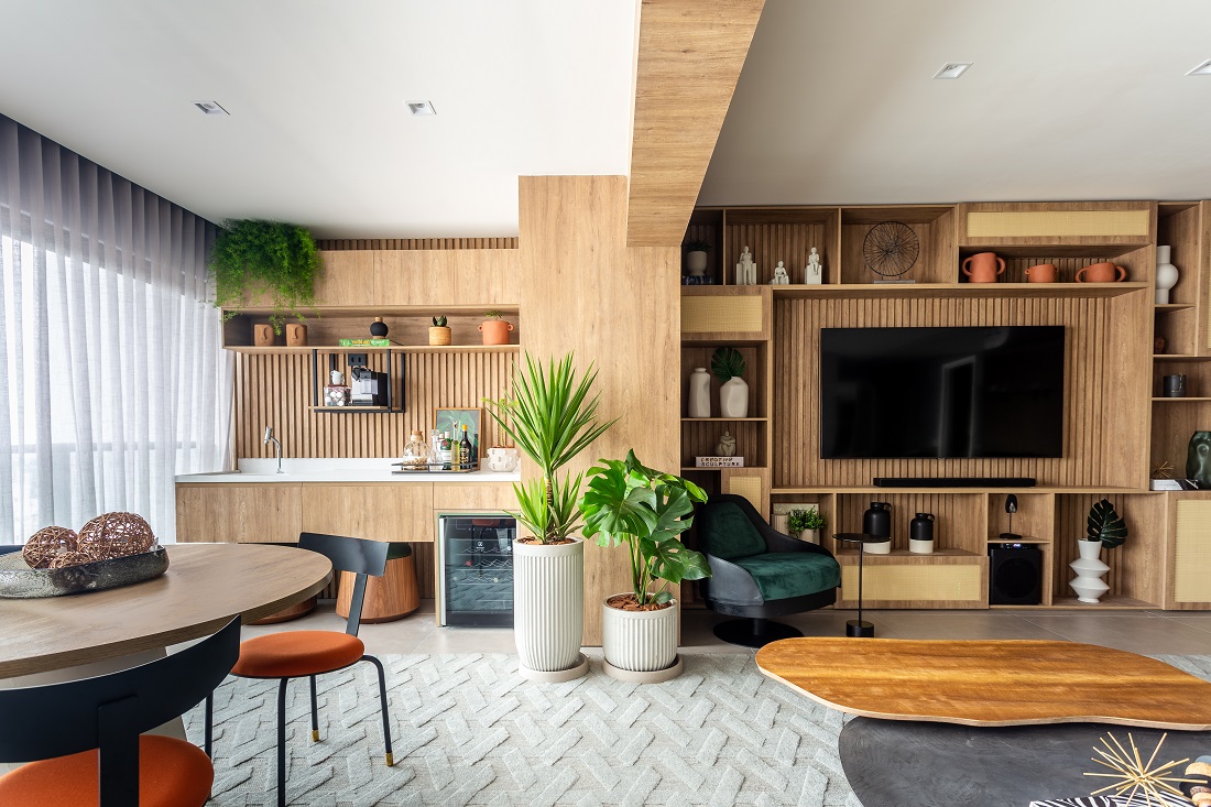 sala com painel ripado