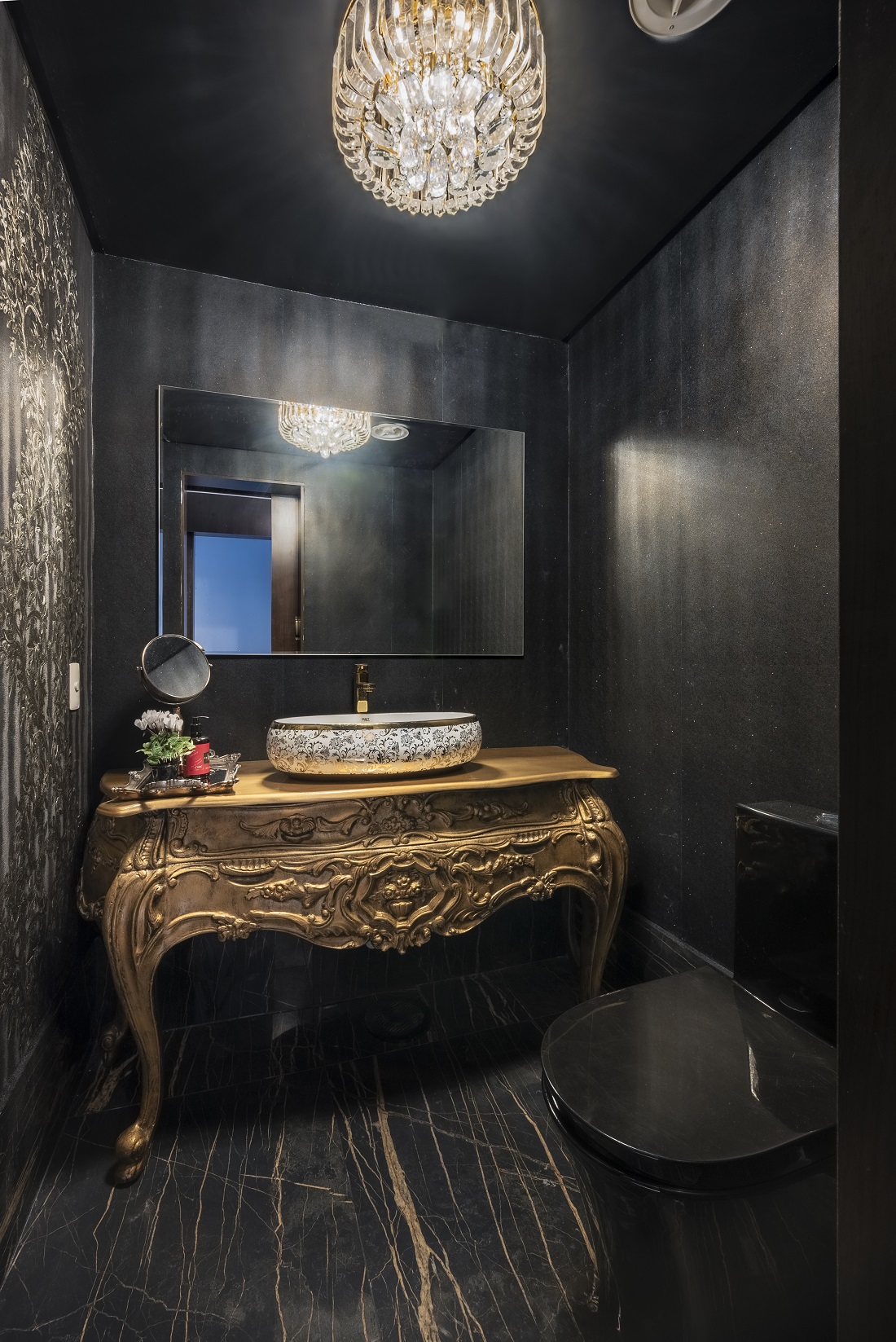 preto e dourado no decor