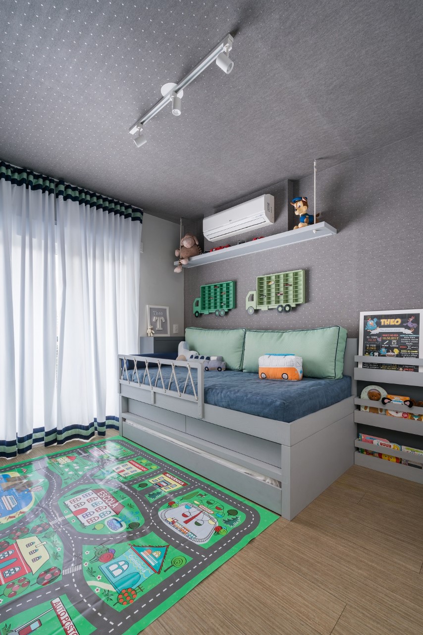 quarto infantil com papel de parede