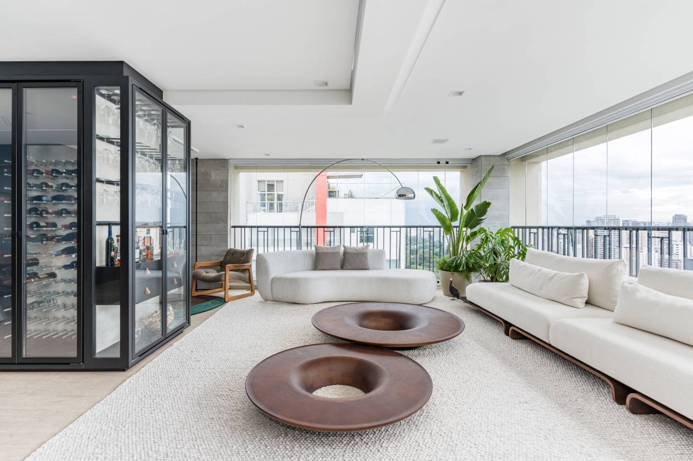Apartamento no Campo Belo une design brasileiro, arte e soluções ...