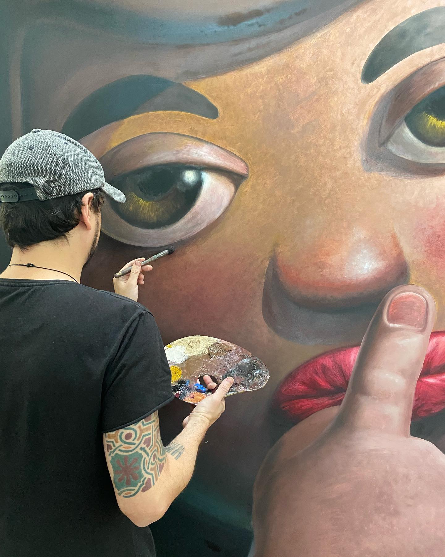 Edu Cardoso: o artista que une surrealismo e memórias do Brasil em ...