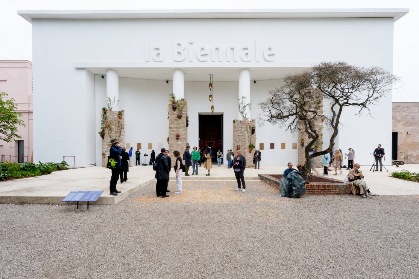 Entre arte e política: os destaques da Bienal de Veneza 2026 - Revista ...