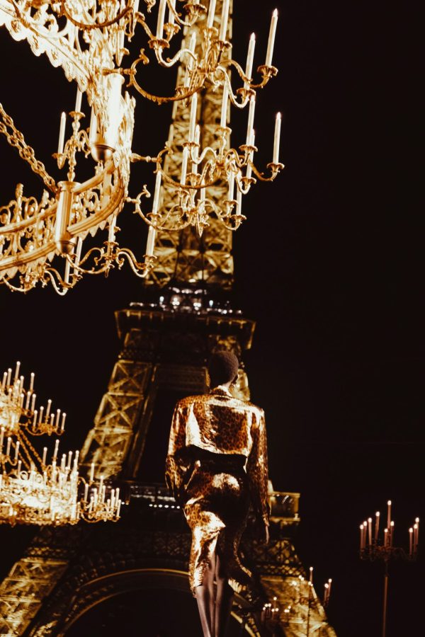 Saint Laurent Women’s Summer 2027 Show | Foto: Saint Laurent/Divulgação Saint Laurent Women’s Summer 2027 Show | Foto: Saint Laurent/Divulgação
