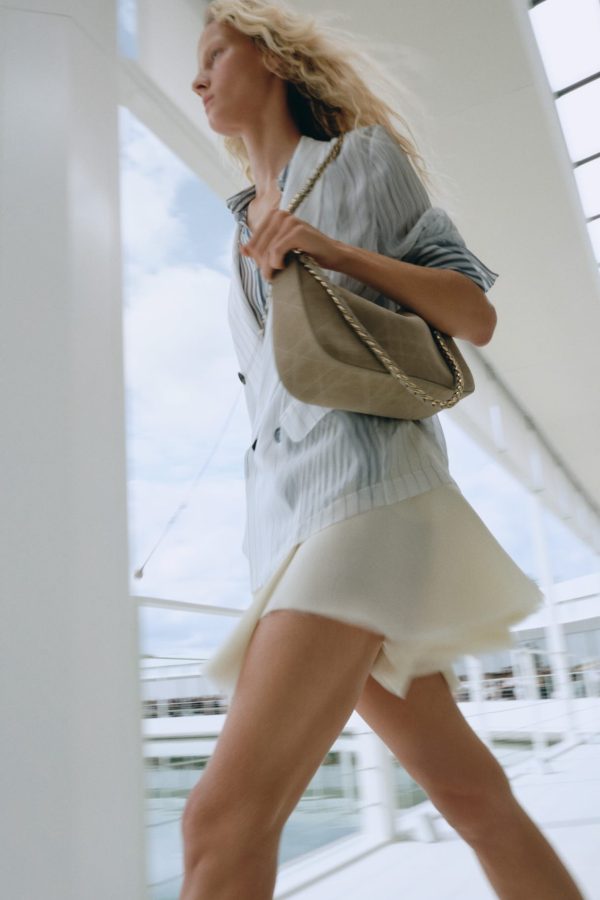 Desfile Dior Summer 2027 Women’s Show | Foto: Dior/Divulgação/ Via Vogue France Desfile Dior Summer 2027 Women’s Show | Foto: Dior/Divulgação/ Via Vogue France