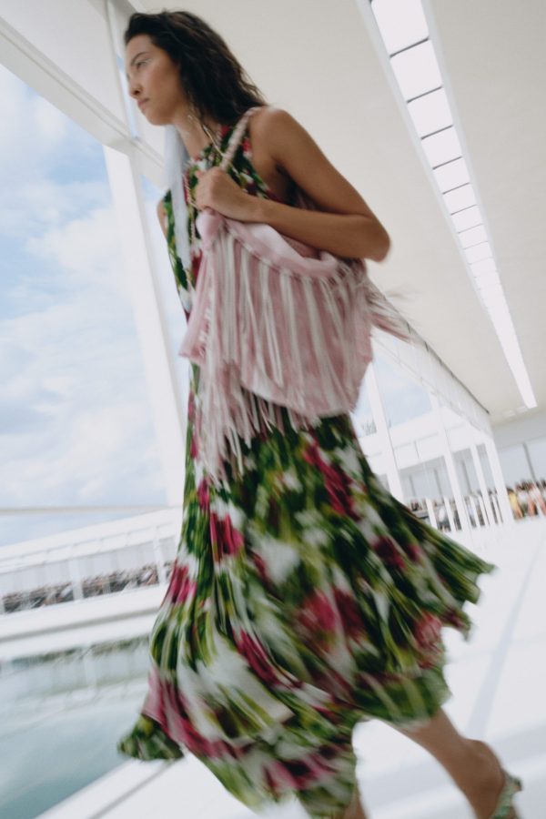 Desfile Dior Summer 2027 Women’s Show | Foto: Dior/Divulgação/ Via Vogue France Desfile Dior Summer 2027 Women’s Show | Foto: Dior/Divulgação/ Via Vogue France